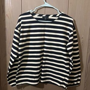 NWOT Jcrew Black and Cream bubble sleeve knit top